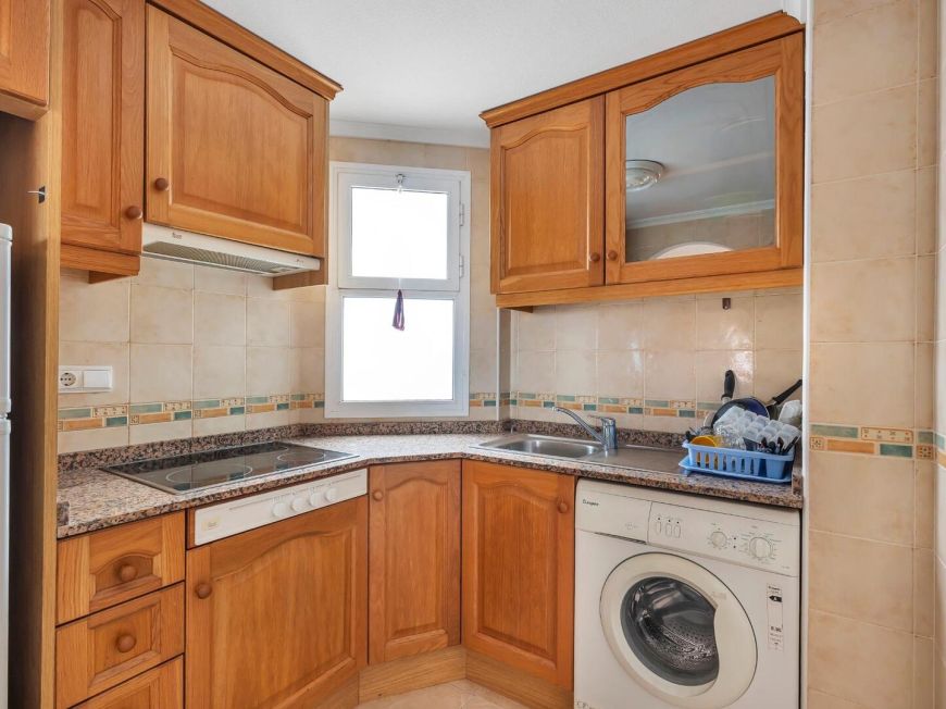 Španělsko Central and very bright apartment with a garage and a super convenient storage room on your same floor