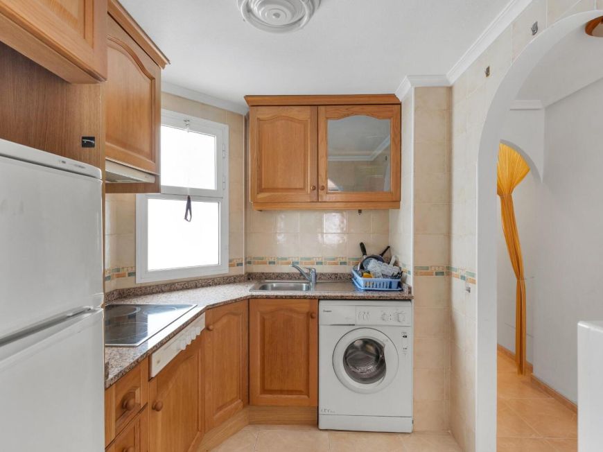 Španělsko Central and very bright apartment with a garage and a super convenient storage room on your same floor