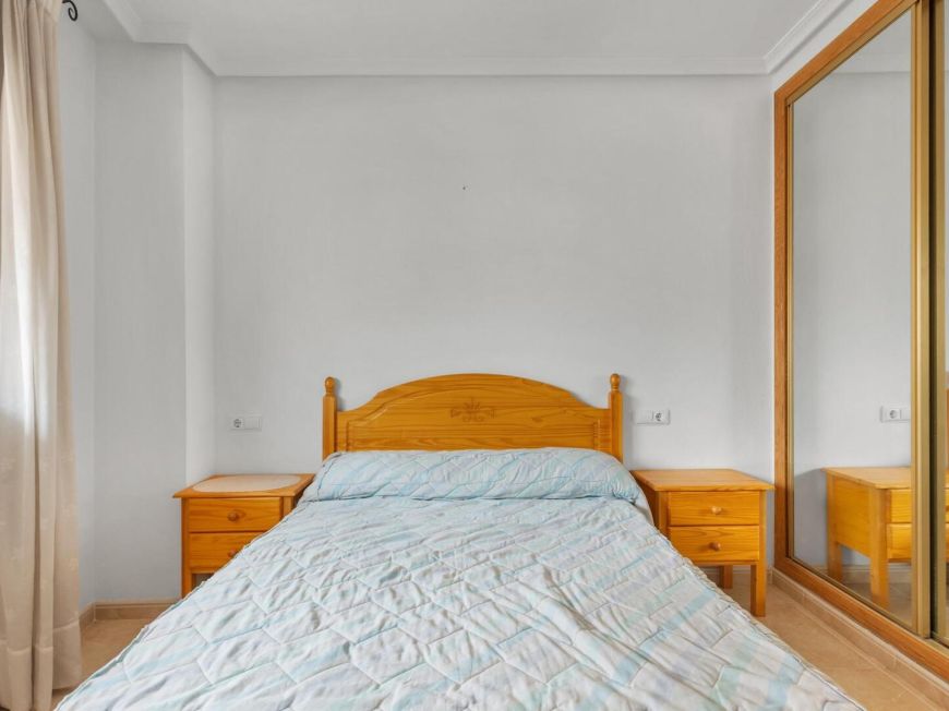Španělsko Central and very bright apartment with a garage and a super convenient storage room on your same floor