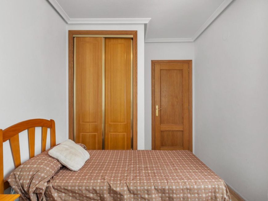 Španělsko Central and very bright apartment with a garage and a super convenient storage room on your same floor