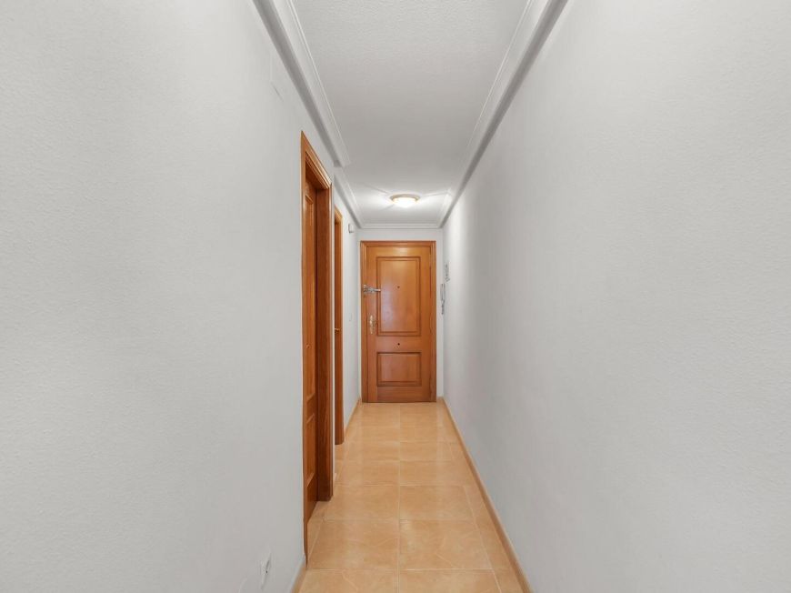 Španělsko Central and very bright apartment with a garage and a super convenient storage room on your same floor