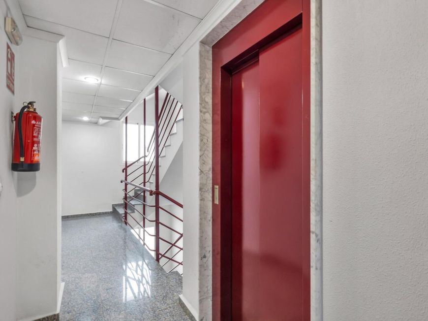 Španělsko Central and very bright apartment with a garage and a super convenient storage room on your same floor