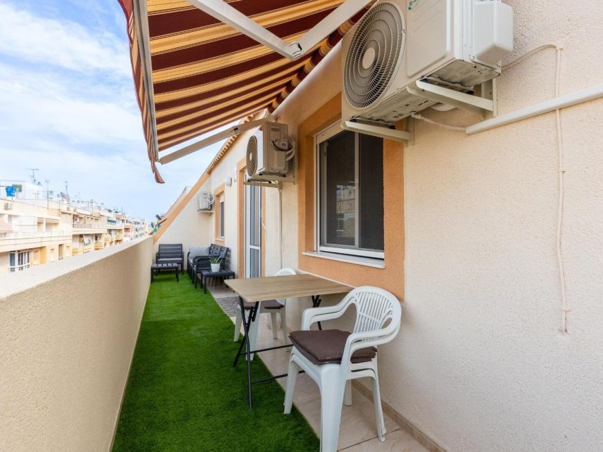 Španělsko Stunning renovated three-bedroom corner penthouse in the Santa Gema residential complex.