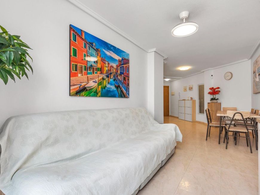 Španělsko Stunning renovated three-bedroom corner penthouse in the Santa Gema residential complex.