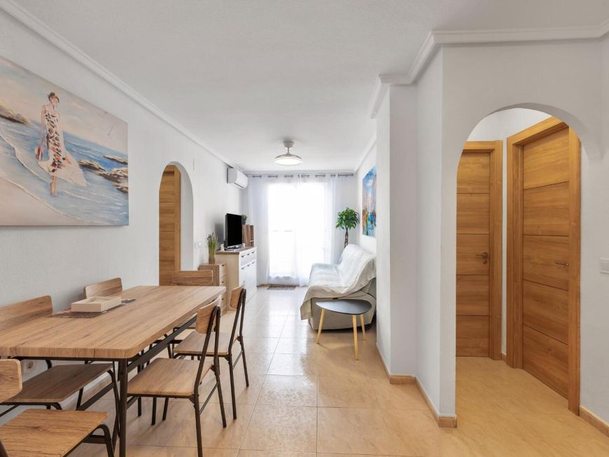 Španělsko Stunning renovated three-bedroom corner penthouse in the Santa Gema residential complex.