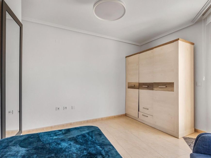 Španělsko Stunning renovated three-bedroom corner penthouse in the Santa Gema residential complex.