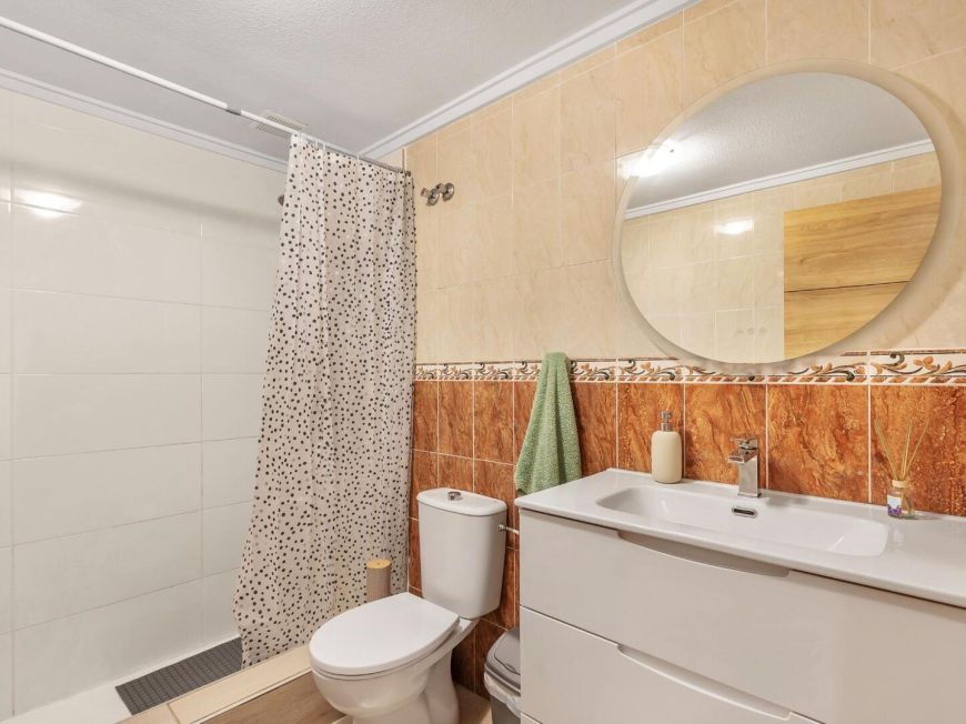 Španělsko Stunning renovated three-bedroom corner penthouse in the Santa Gema residential complex.