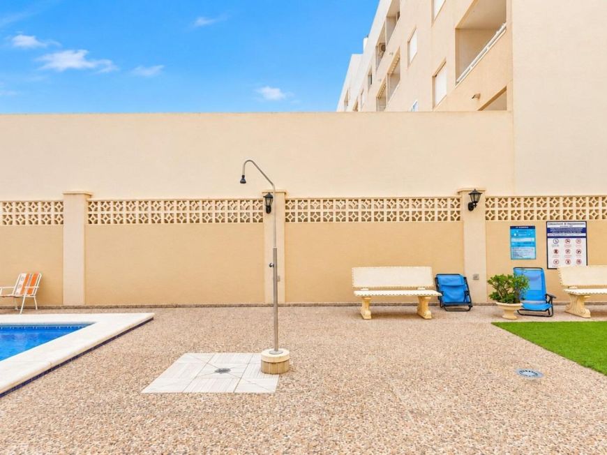 Španělsko 1-bedroom opportunity with a pool