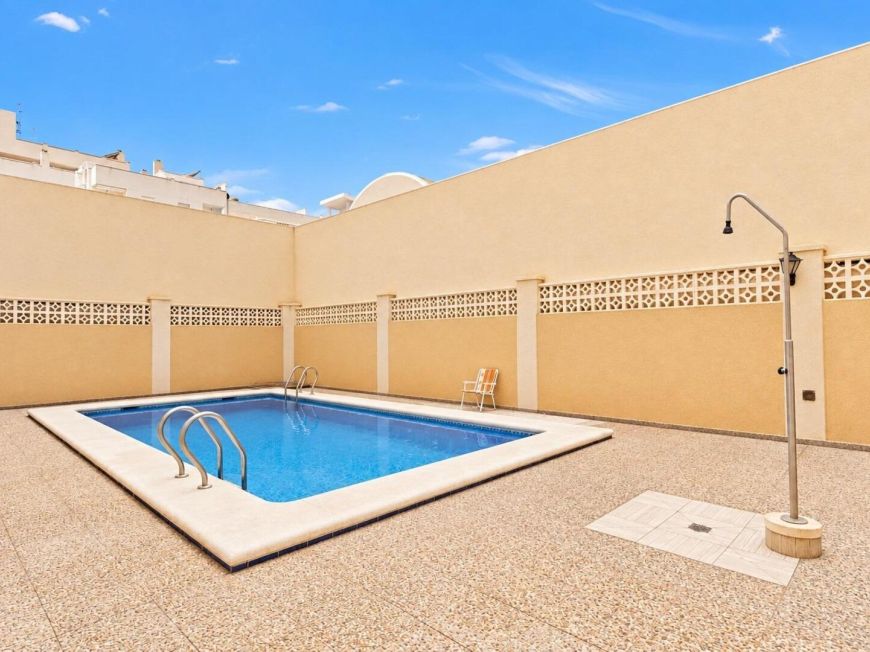 Španělsko 1-bedroom opportunity with a pool