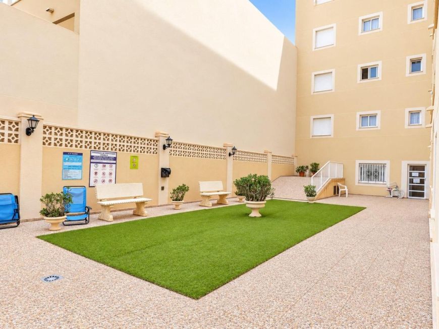 Španělsko 1-bedroom opportunity with a pool