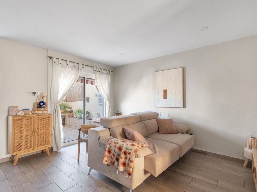 Španělsko Renovated duplex in Los Balcones: sun, comfort, and strategic location