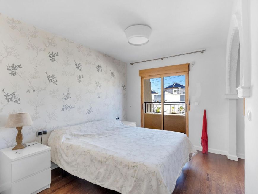 Španělsko Renovated duplex in Los Balcones: sun, comfort, and strategic location