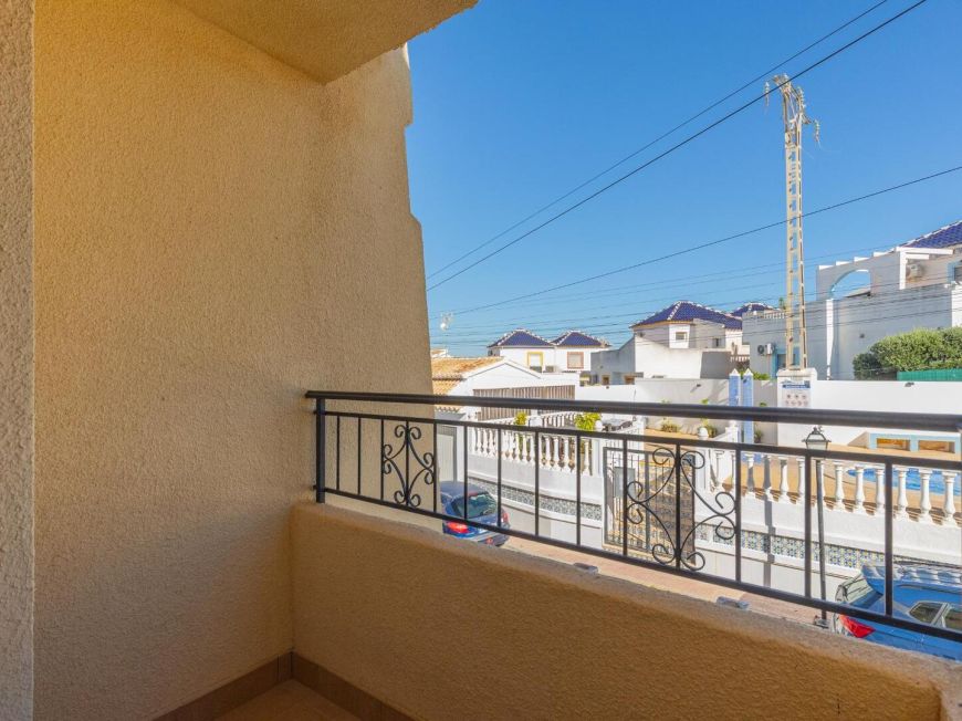 Španělsko Renovated duplex in Los Balcones: sun, comfort, and strategic location