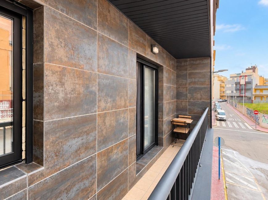Španělsko Pristine 2-Bedroom Apartment – Furniture Included – Prime Location