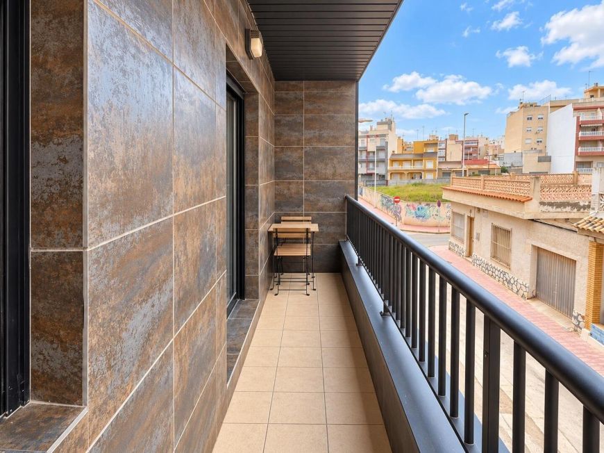 Španělsko Pristine 2-Bedroom Apartment – Furniture Included – Prime Location
