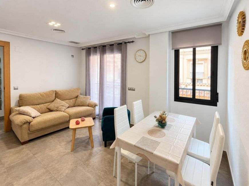 Španělsko Pristine 2-Bedroom Apartment – Furniture Included – Prime Location