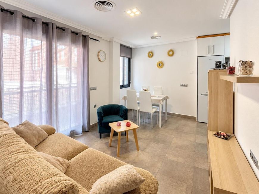 Španělsko Pristine 2-Bedroom Apartment – Furniture Included – Prime Location