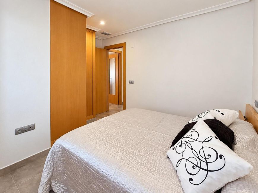 Španělsko Pristine 2-Bedroom Apartment – Furniture Included – Prime Location