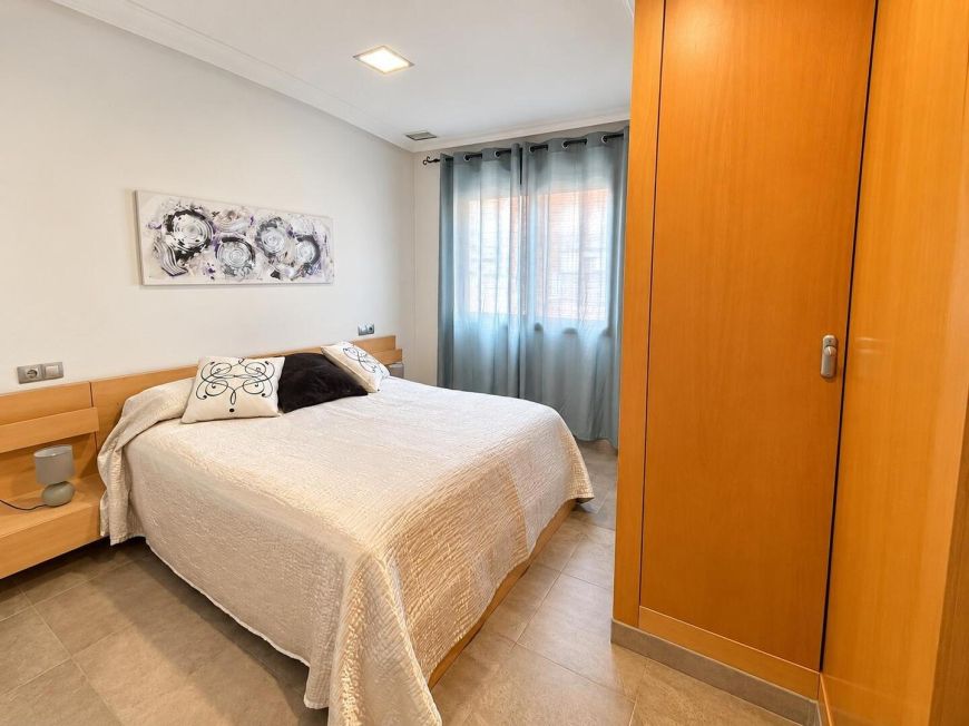 Španělsko Pristine 2-Bedroom Apartment – Furniture Included – Prime Location