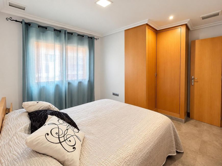 Španělsko Pristine 2-Bedroom Apartment – Furniture Included – Prime Location