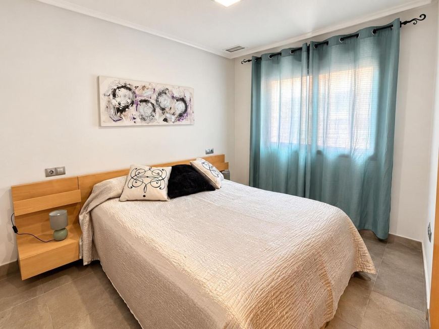 Španělsko Pristine 2-Bedroom Apartment – Furniture Included – Prime Location