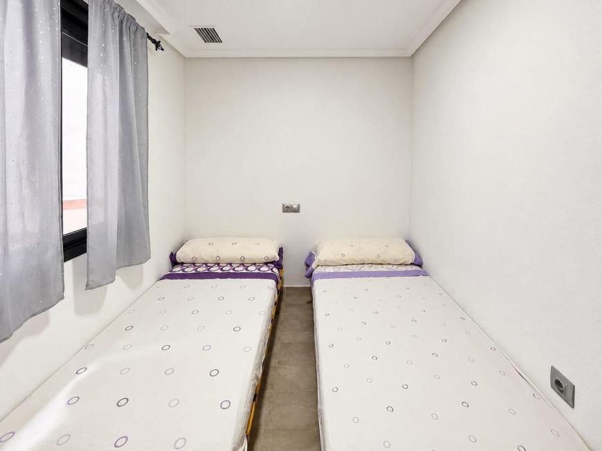 Španělsko Pristine 2-Bedroom Apartment – Furniture Included – Prime Location