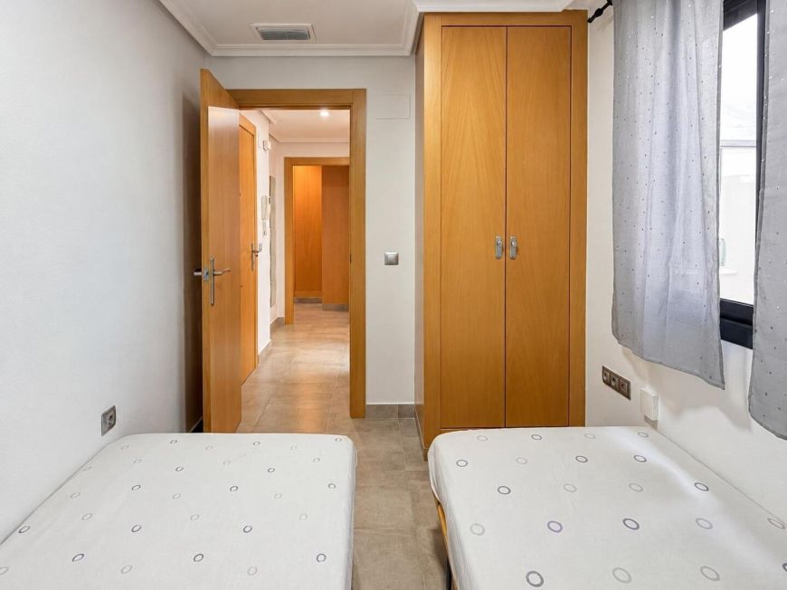 Španělsko Pristine 2-Bedroom Apartment – Furniture Included – Prime Location