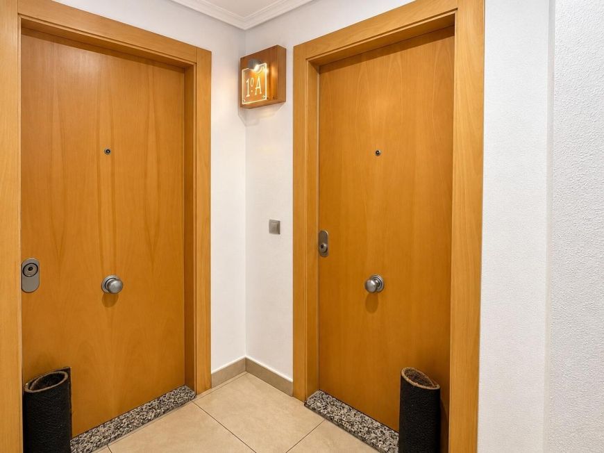 Španělsko Pristine 2-Bedroom Apartment – Furniture Included – Prime Location