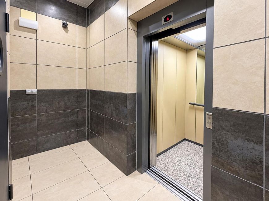 Španělsko Pristine 2-Bedroom Apartment – Furniture Included – Prime Location