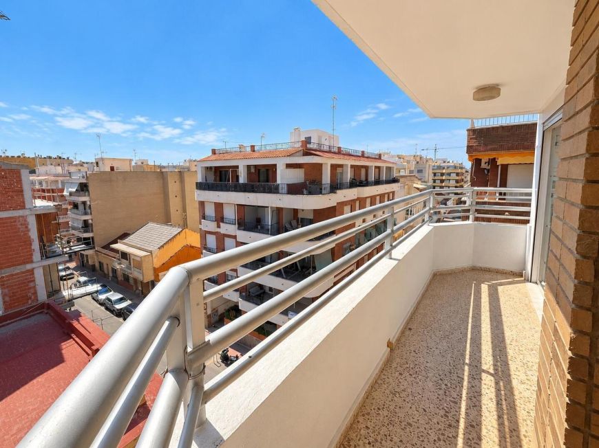 España ¡Luz, sol y playa a 3 minutos andando! Piso en última planta con terraza en L y garaje cerrado opcional en Playa del Cura