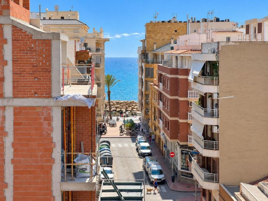 España ¡Luz, sol y playa a 3 minutos andando! Piso en última planta con terraza en L y garaje cerrado opcional en Playa del Cura