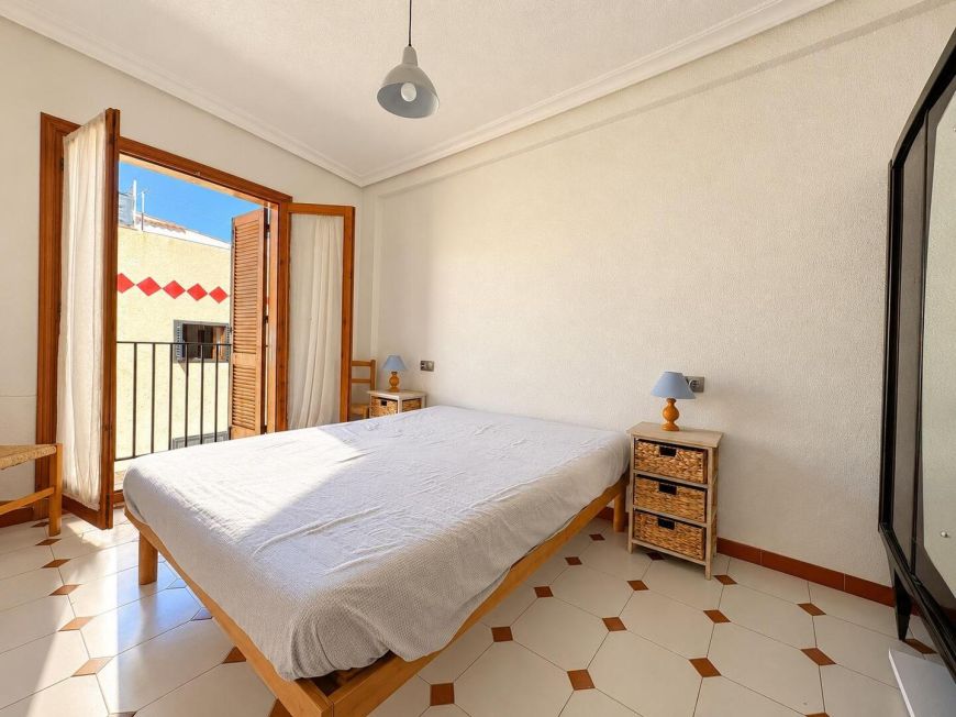 Espanha Penthouse Duplex – 3 Bedrooms, 2 Bathrooms, South-Facing Solarium, 200 Metres from La Mata Beach – Av. Europeos