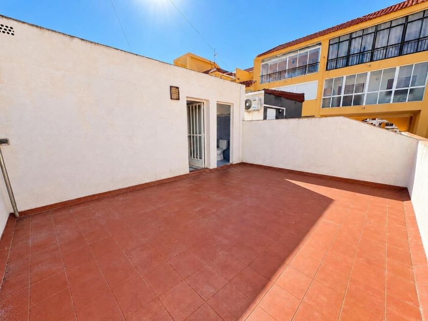 Espanha Penthouse Duplex – 3 Bedrooms, 2 Bathrooms, South-Facing Solarium, 200 Metres from La Mata Beach – Av. Europeos