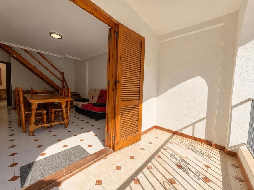 Espanha Penthouse Duplex – 3 Bedrooms, 2 Bathrooms, South-Facing Solarium, 200 Metres from La Mata Beach – Av. Europeos