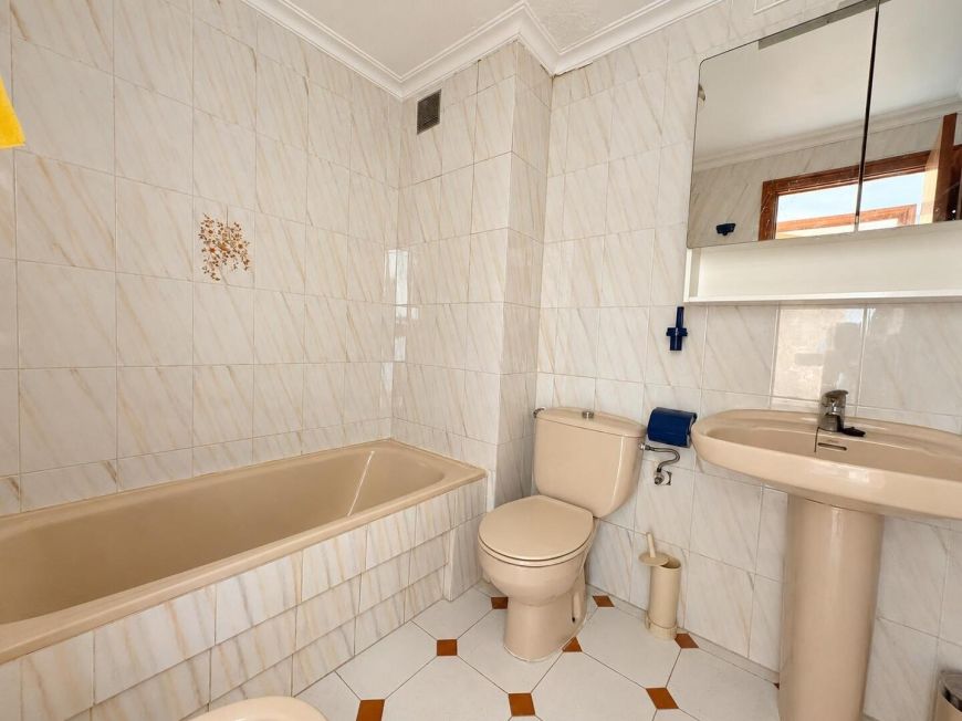 Espanha Penthouse Duplex – 3 Bedrooms, 2 Bathrooms, South-Facing Solarium, 200 Metres from La Mata Beach – Av. Europeos