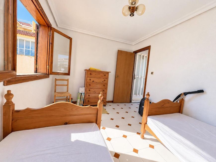 Espanha Penthouse Duplex – 3 Bedrooms, 2 Bathrooms, South-Facing Solarium, 200 Metres from La Mata Beach – Av. Europeos