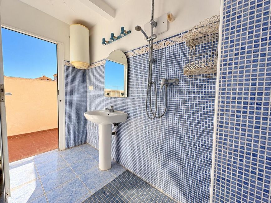 Espanha Penthouse Duplex – 3 Bedrooms, 2 Bathrooms, South-Facing Solarium, 200 Metres from La Mata Beach – Av. Europeos