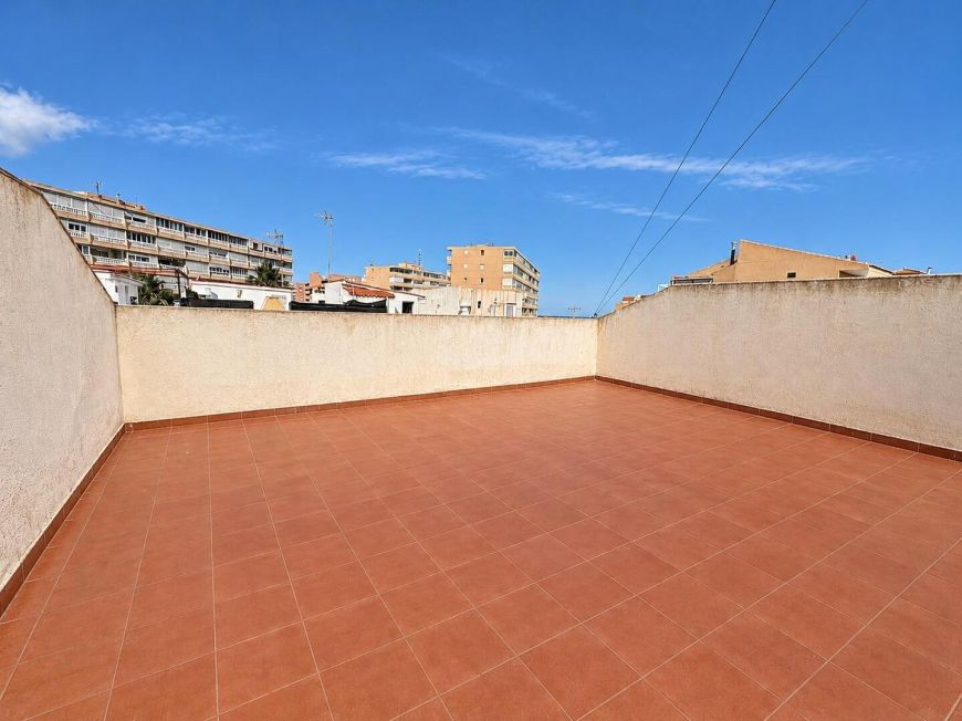 Espanha Penthouse Duplex – 3 Bedrooms, 2 Bathrooms, South-Facing Solarium, 200 Metres from La Mata Beach – Av. Europeos
