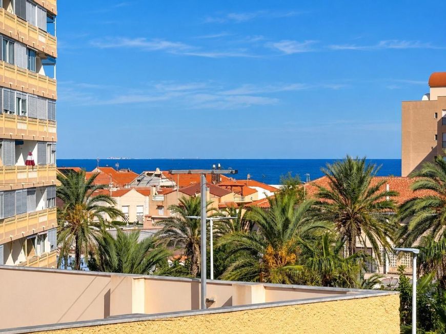 Espanha Penthouse Duplex – 3 Bedrooms, 2 Bathrooms, South-Facing Solarium, 200 Metres from La Mata Beach – Av. Europeos