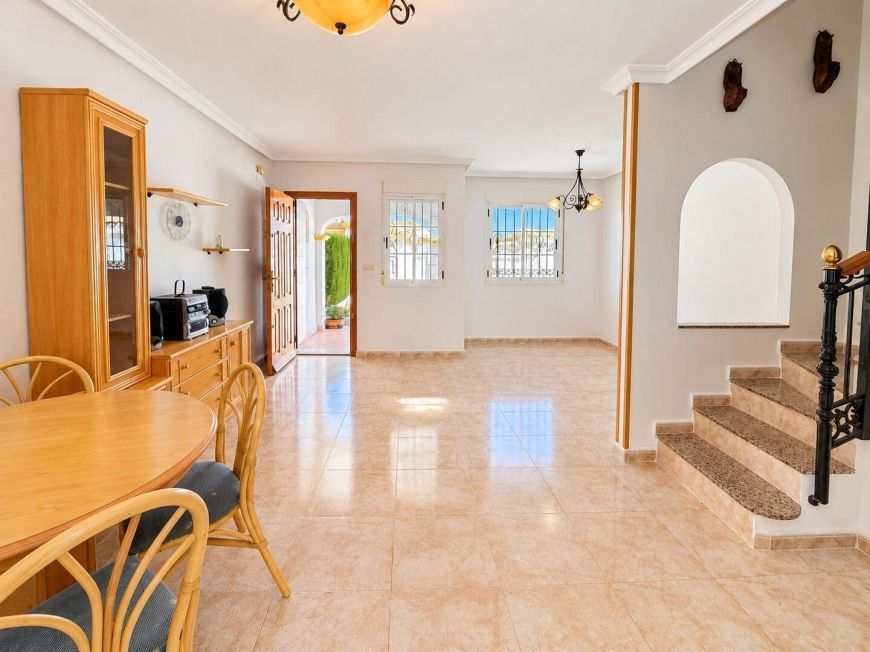Španělsko Corner Townhouse with Large Plot and South Orientation in El Limonar