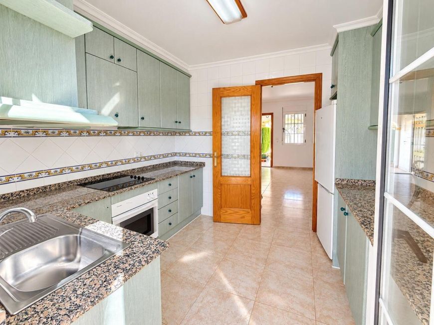 Španělsko Corner Townhouse with Large Plot and South Orientation in El Limonar