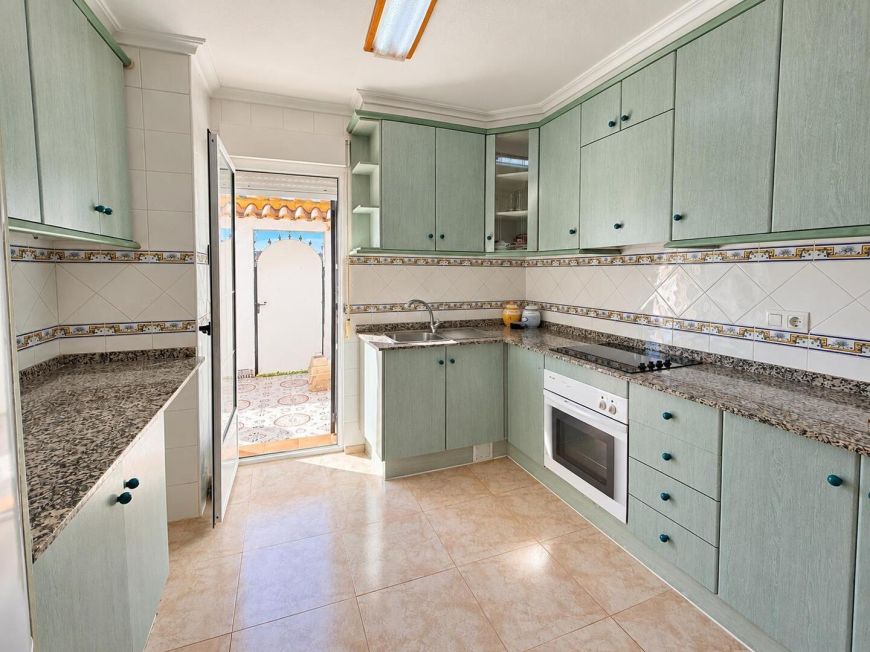 Španělsko Corner Townhouse with Large Plot and South Orientation in El Limonar