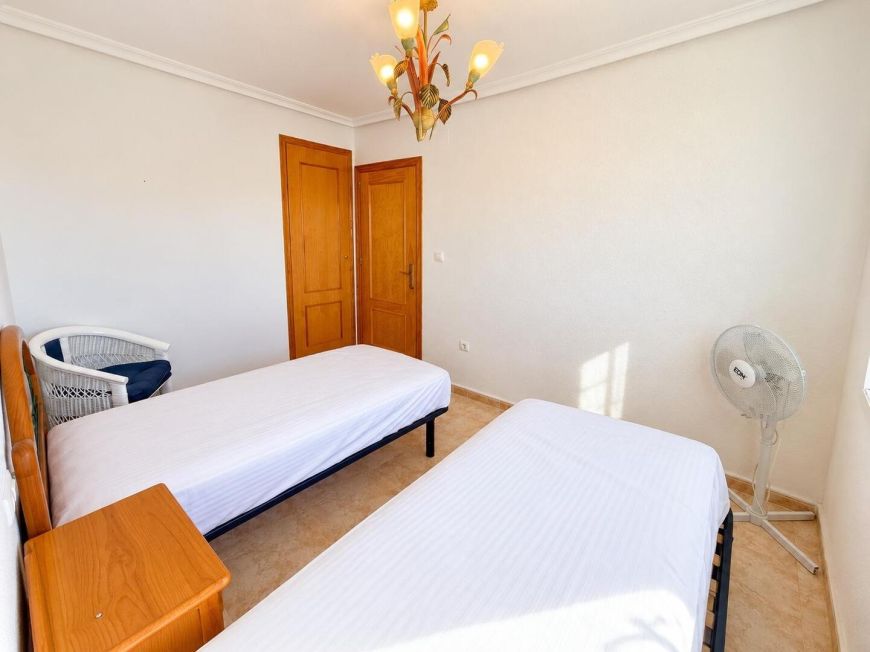 Španělsko Corner Townhouse with Large Plot and South Orientation in El Limonar