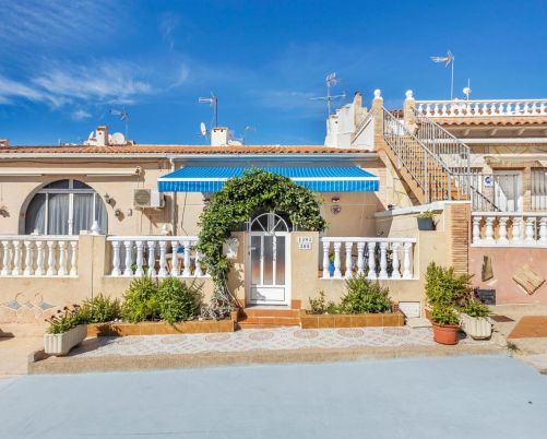 Charming bungalow in El Chaparral, Torrevieja – south-facing and full of sunshine