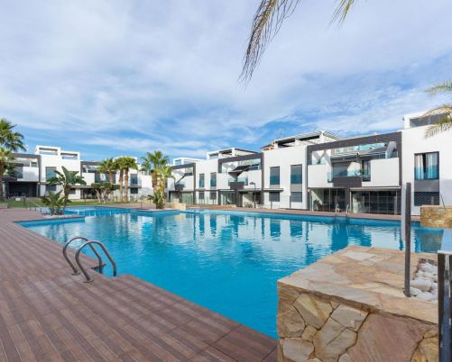 Top Floor Bungalow with Private Solarium – Oasis Beach 7, Punta Prima (Torrevieja)