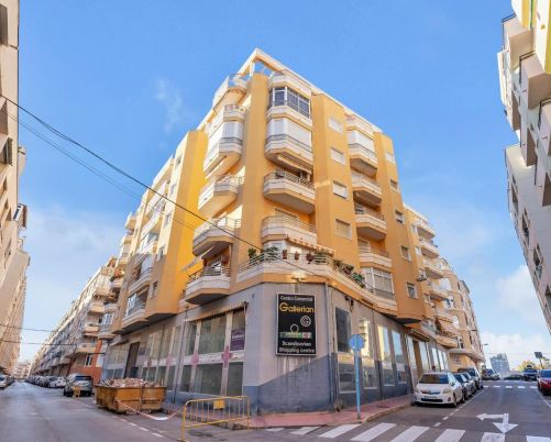 South-facing apartment just 500 m from Playa del Cura, Torrevieja