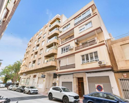 3-bedroom apartment in the heart of Torrevieja, next to the seafront and new marina