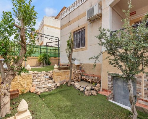 Ground Floor Bungalow with Large Garden in Orihuela Costa