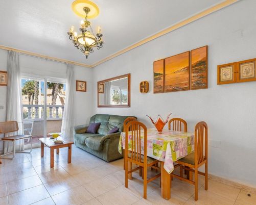 2-bedroom bungalow with pool and parking