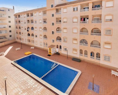 Apartment with pool in the heart of Torrevieja · Playa del Cura